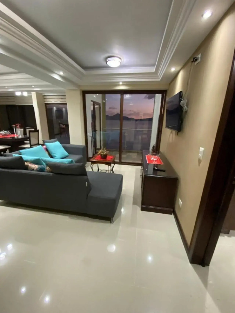 Torres de Atitlan 4 Bdrm-3 Bthrm Full Floor - for 10 people