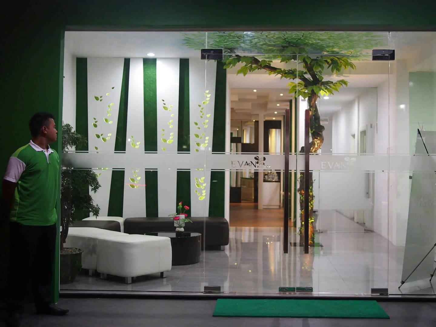 Evan Hotel