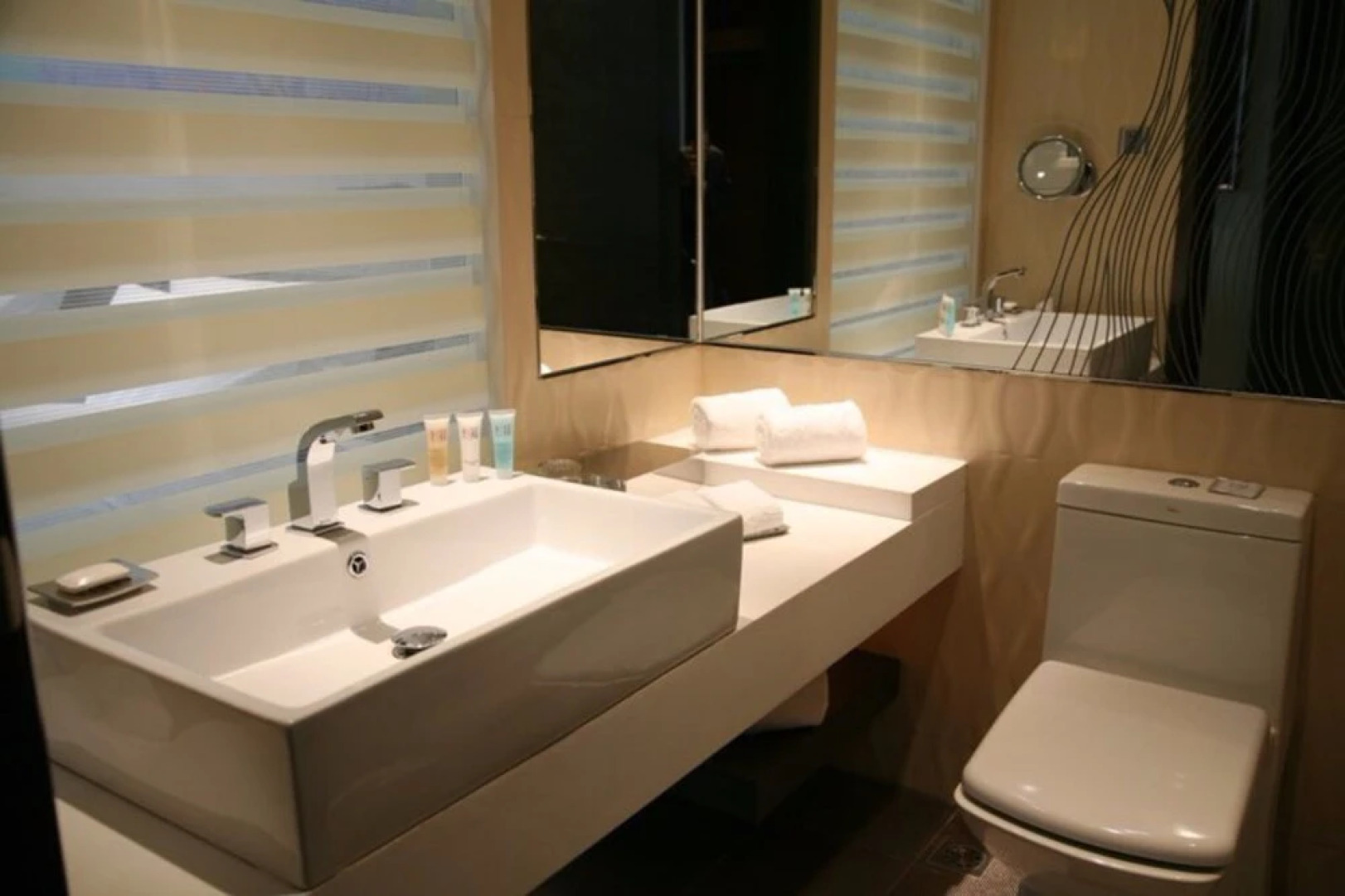 East Lake International Hotel