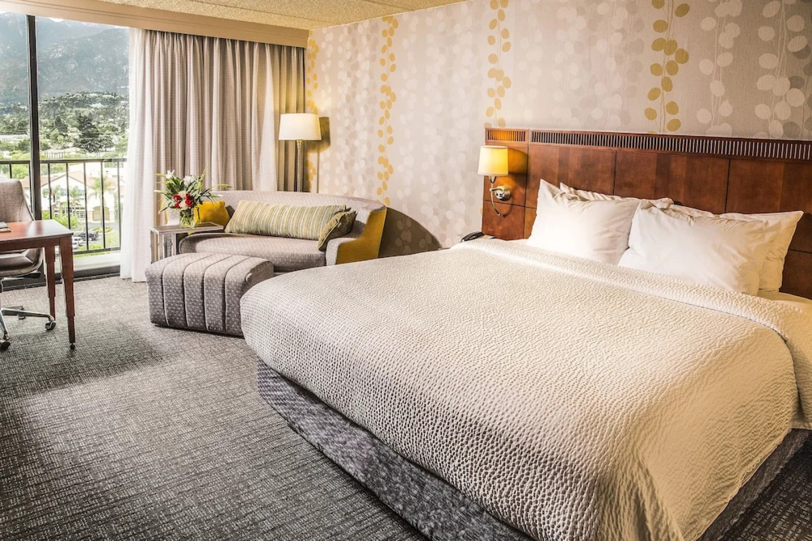 Courtyard Los Angeles Pasadena Monrovia