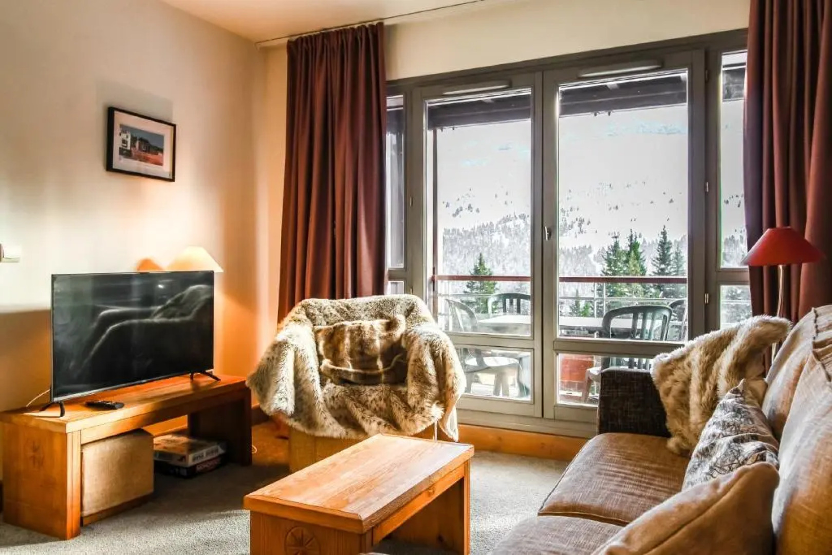 South-facing newly renovated 2-bed apartment Les Terrasses d'Eos