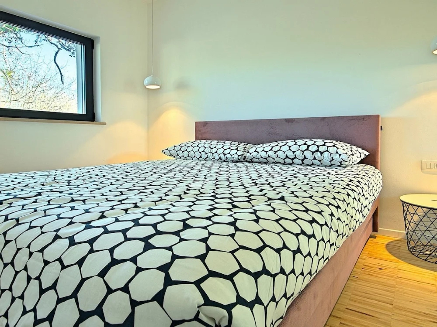 Lush Villa in Belavici with Pool & High-End Kitchen