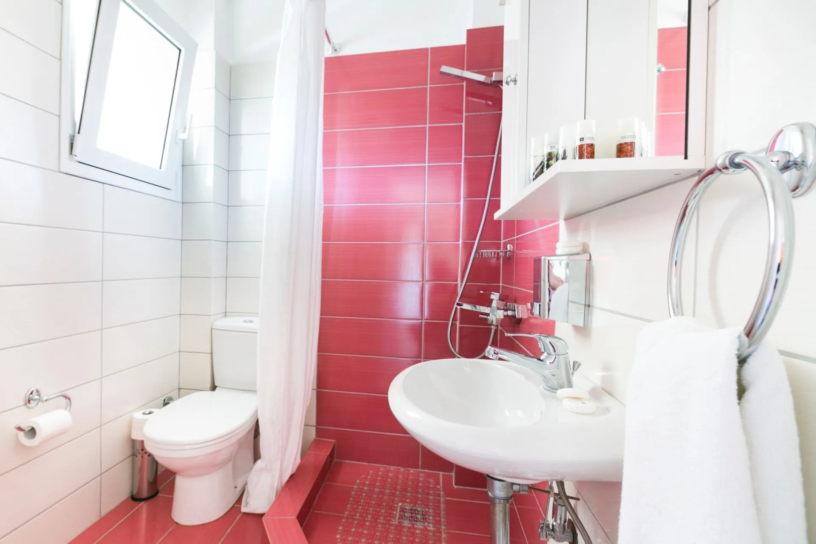 Meliti Waterfront Suites