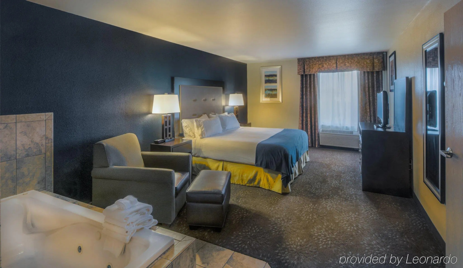 Country Inn & Suites by Radisson, South Haven, MI