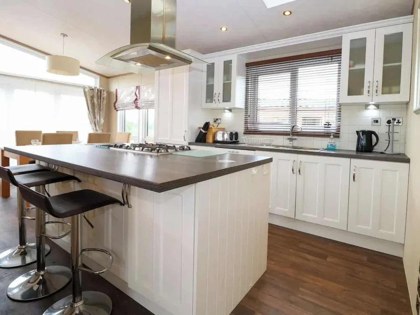 Lodge 26, Fishing Lakes