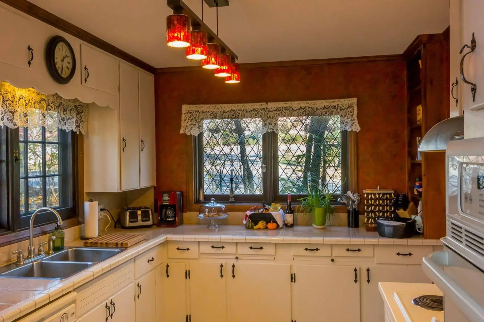 Castle on Glen - 3 Bedroom Home