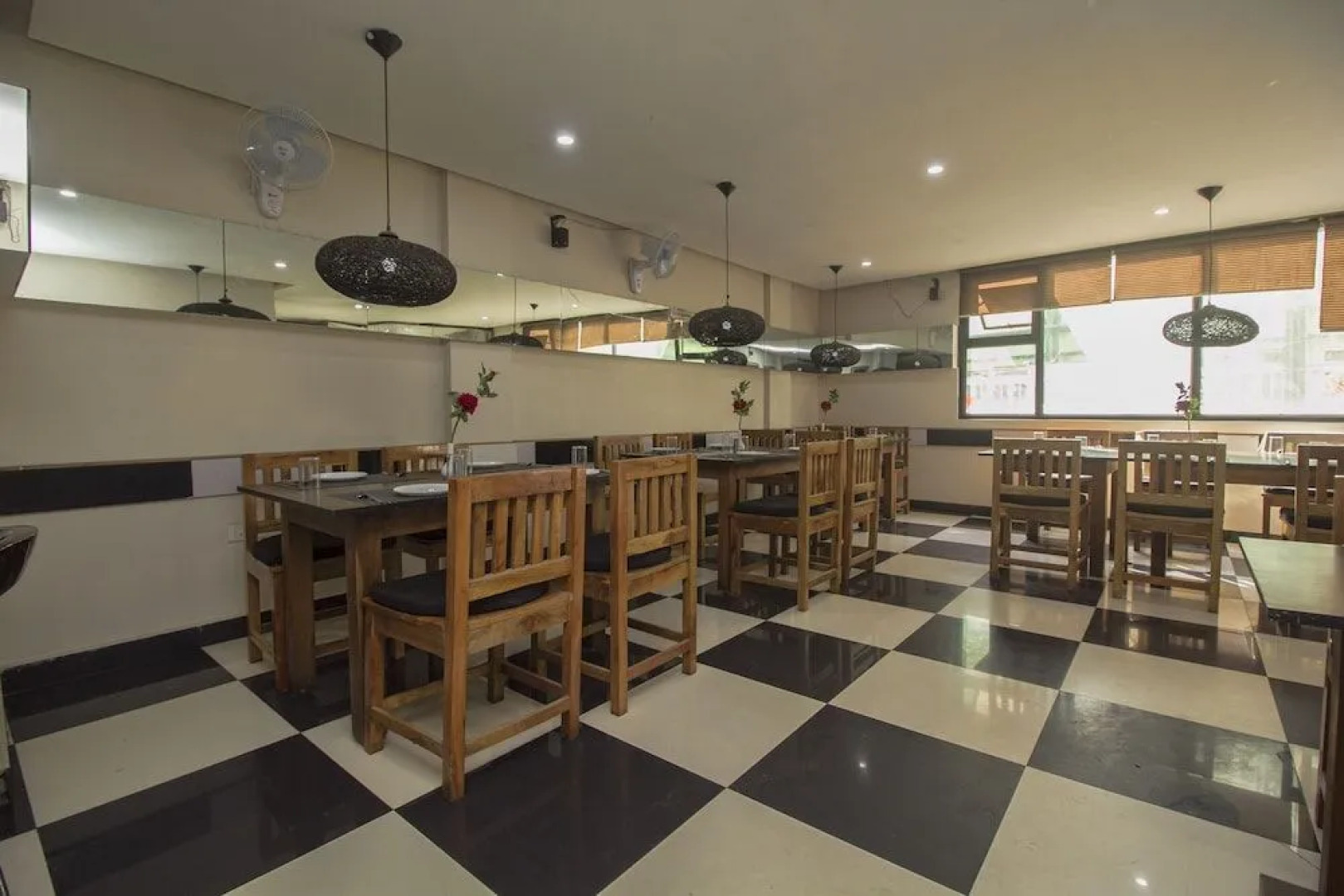 OYO 28171 Kava Suites