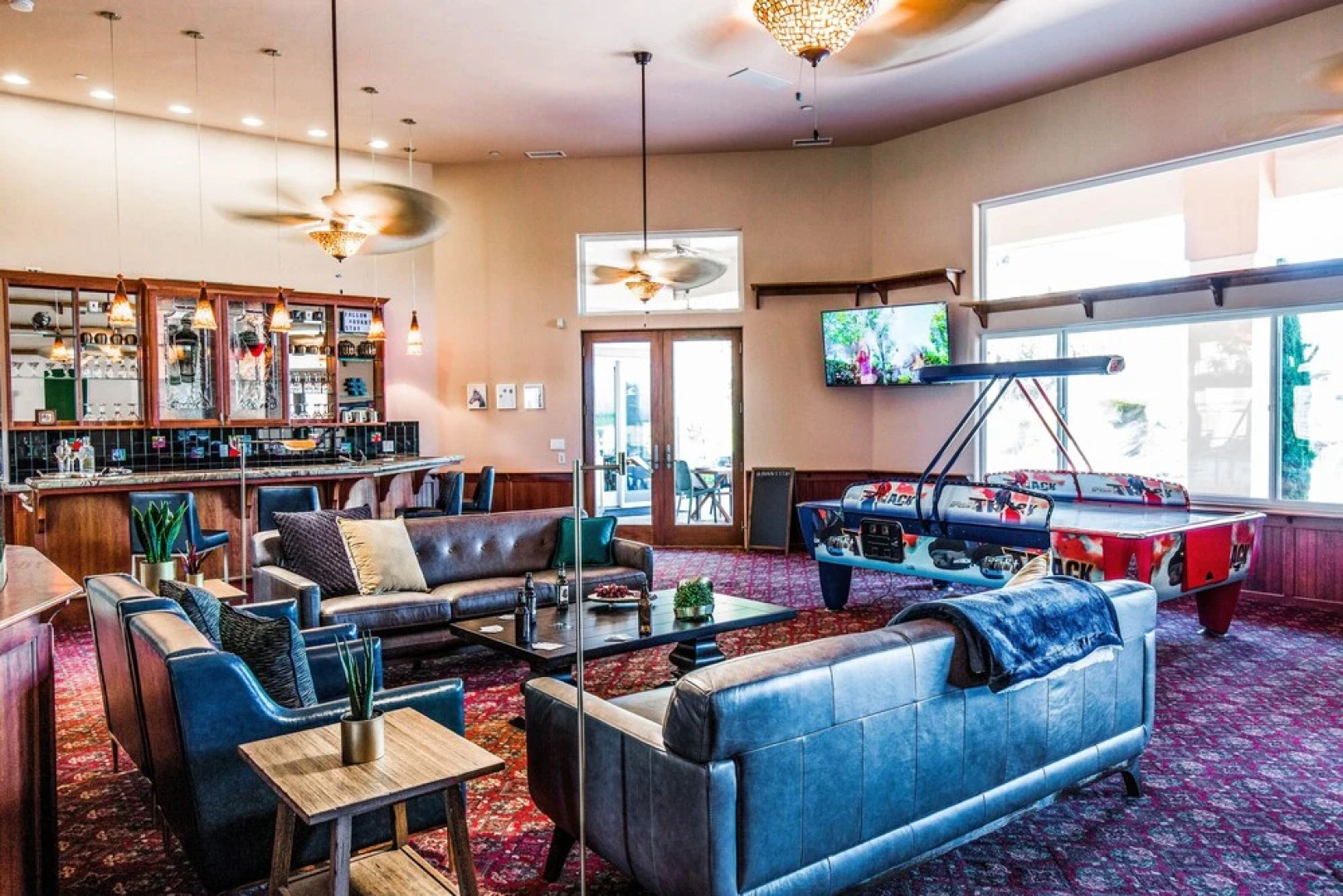 The Mermaid by AvantStay | Prvt Estate w/Swim-Up Bar, Volleyball Crt | Sleeps 14