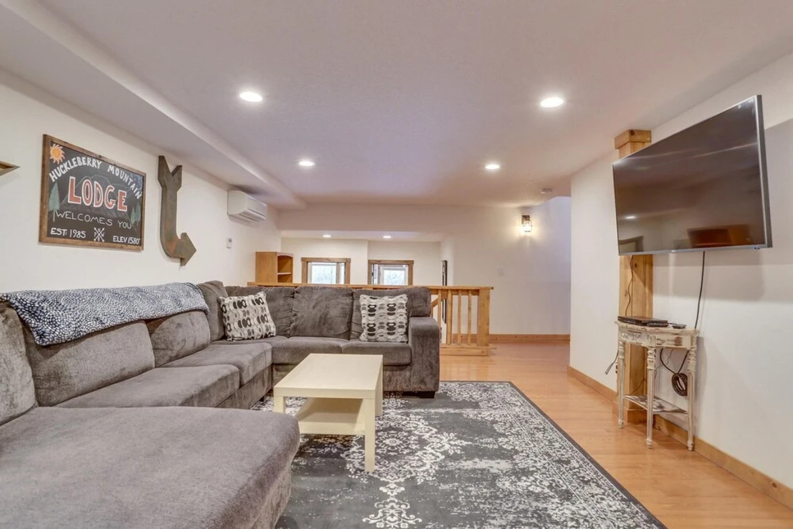 Huckleberry Mountain Lodge