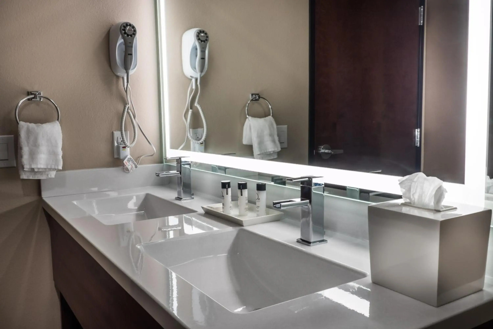 Skyline Hotel & Casino