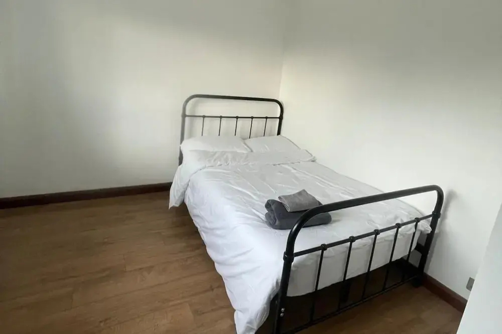 4-bed Barnwell Retreat- Sleeps 9, Garden & Parking