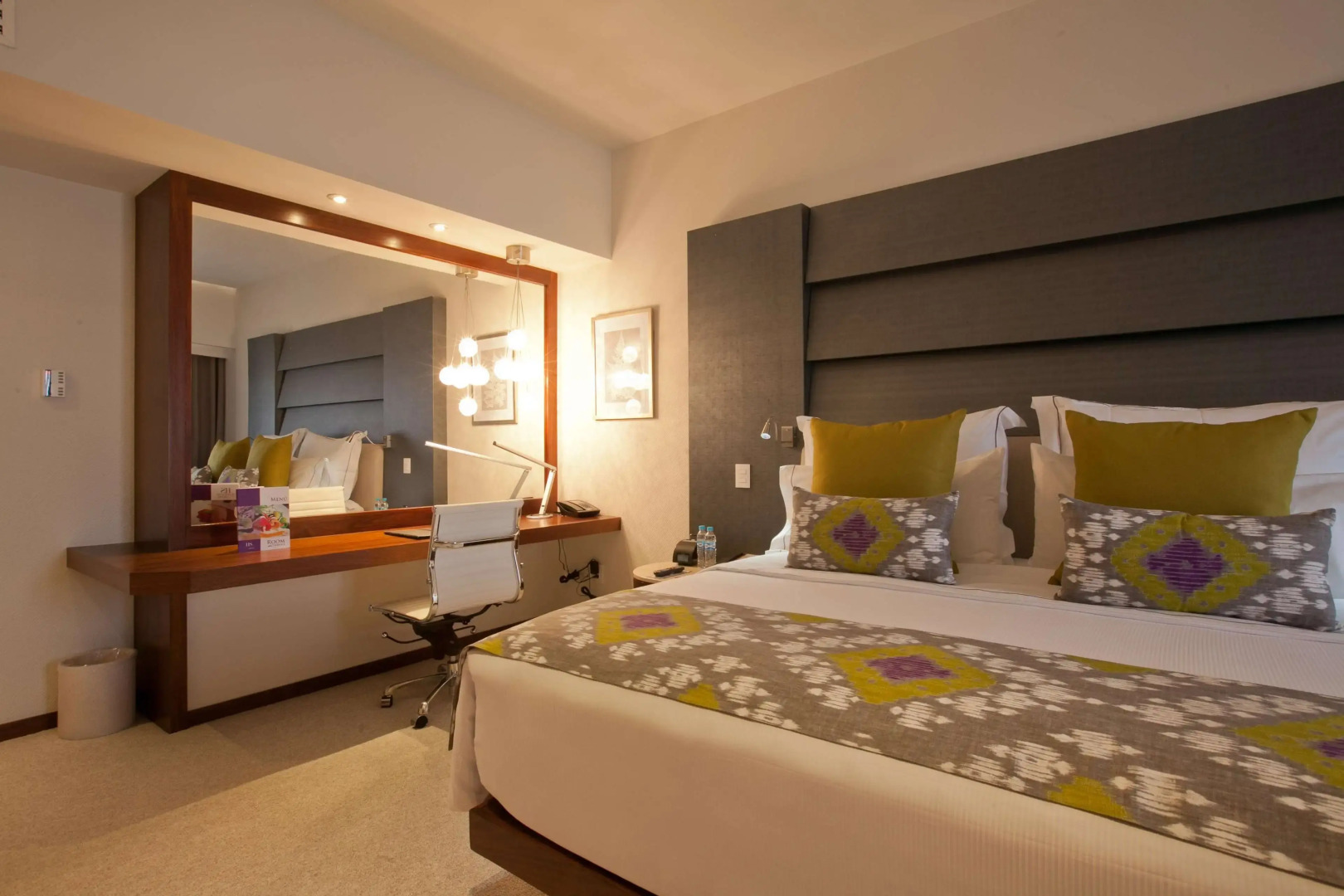 HS HOTSSON Hotel Leon