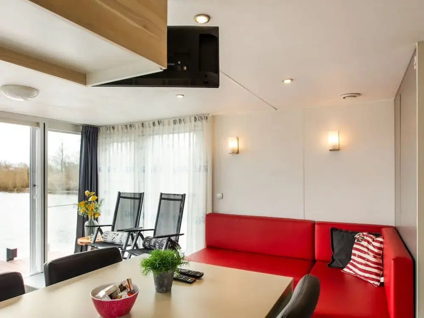 Werkendam House Boat near National Park