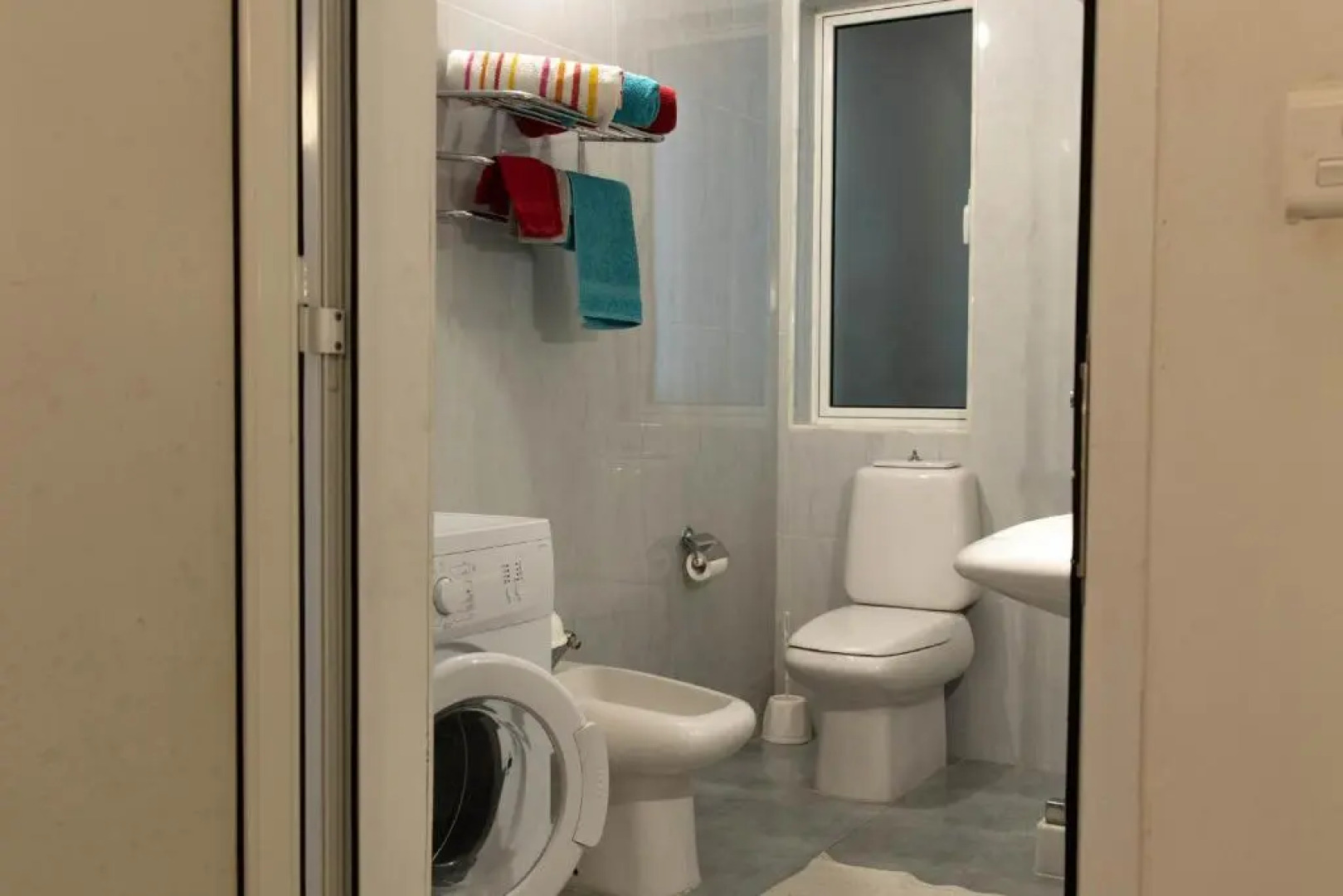 Spacious 3-bedroom apartment 30 seconds from sea