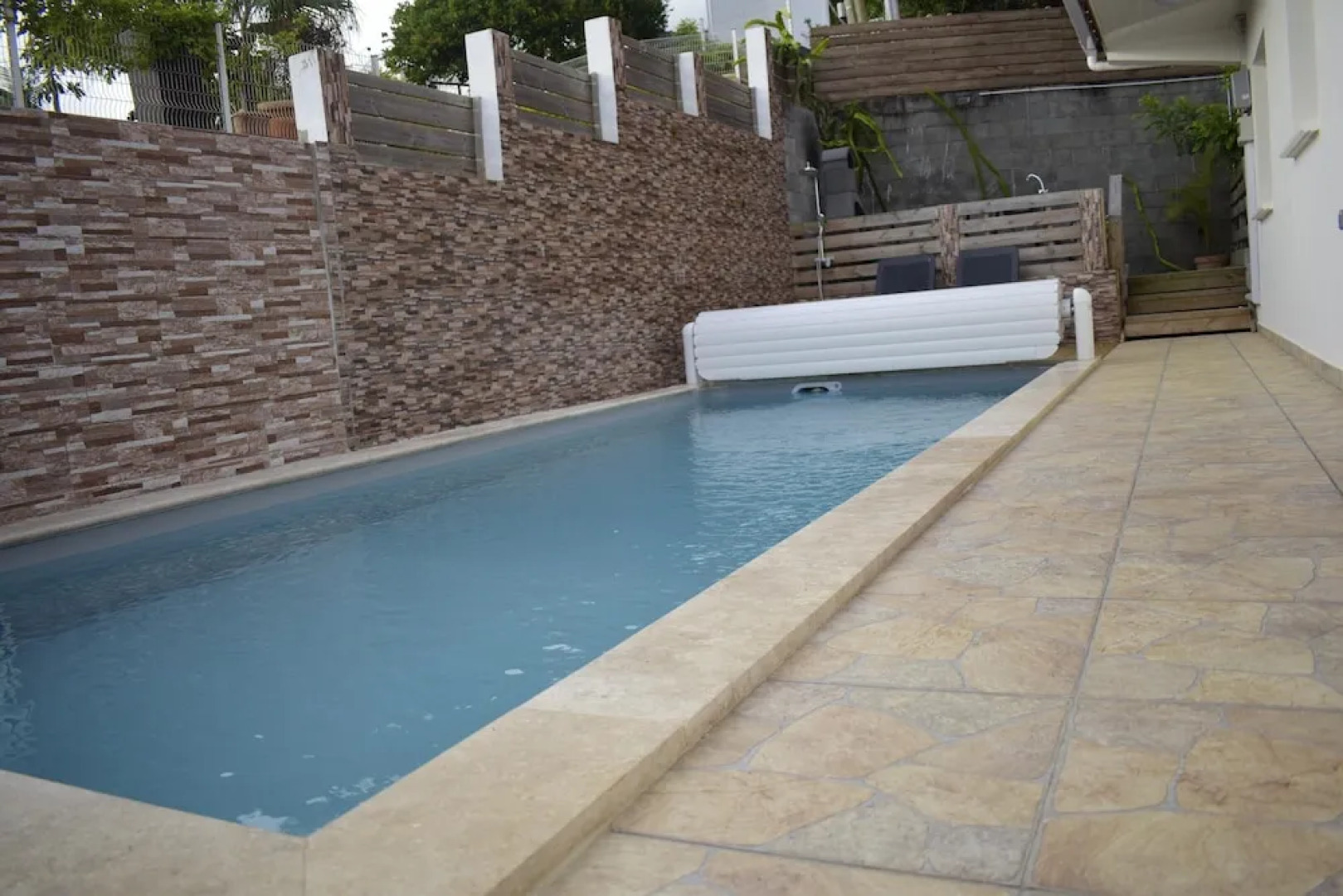 House With 4 Bedrooms in Piton Saint-leu, With Pool Access, Enclosed G