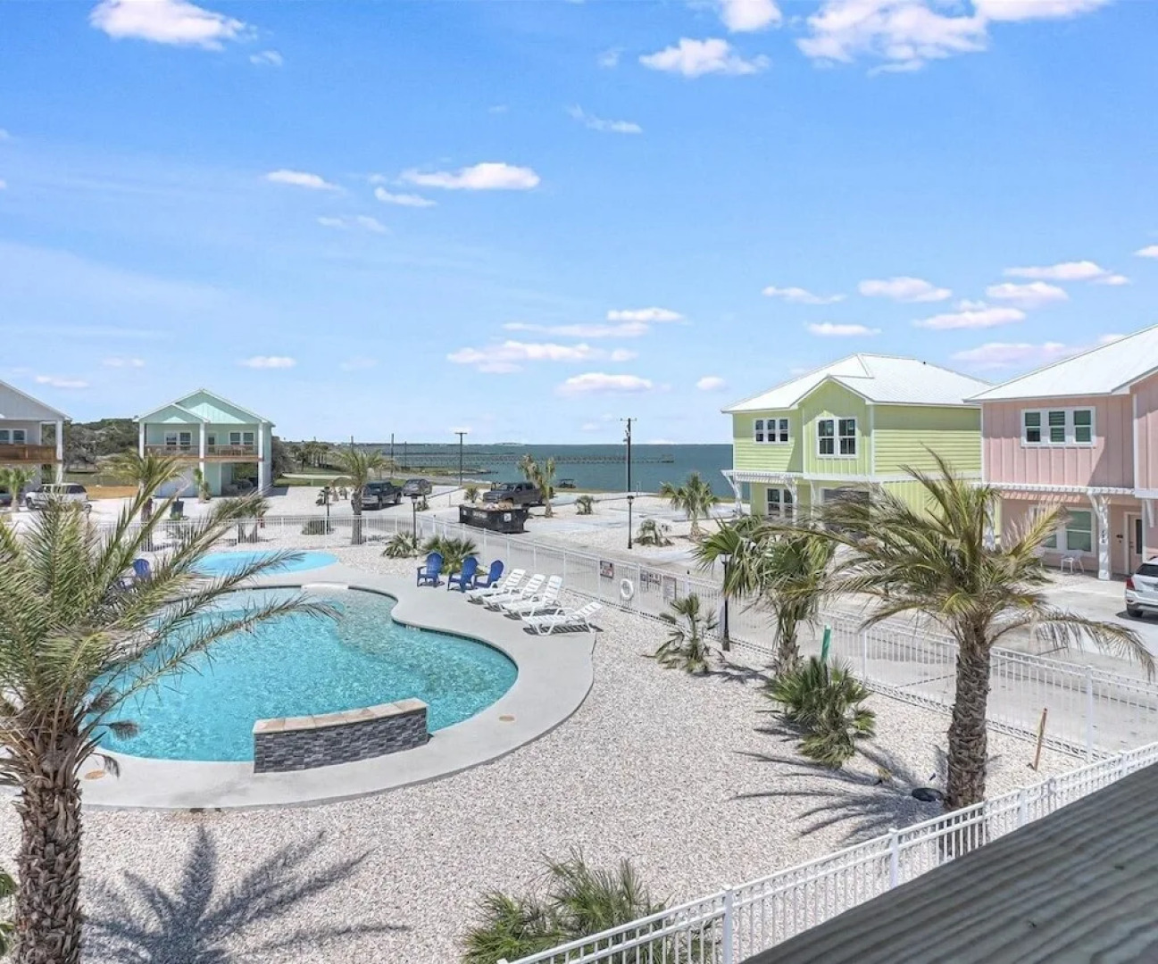 Sunshine And Flip Flops Sp114 4 Bedroom Home by RedAwning