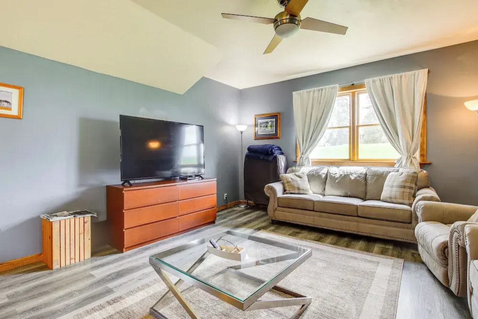 Algoma Retreat: Near Beach, Game Room, Yard