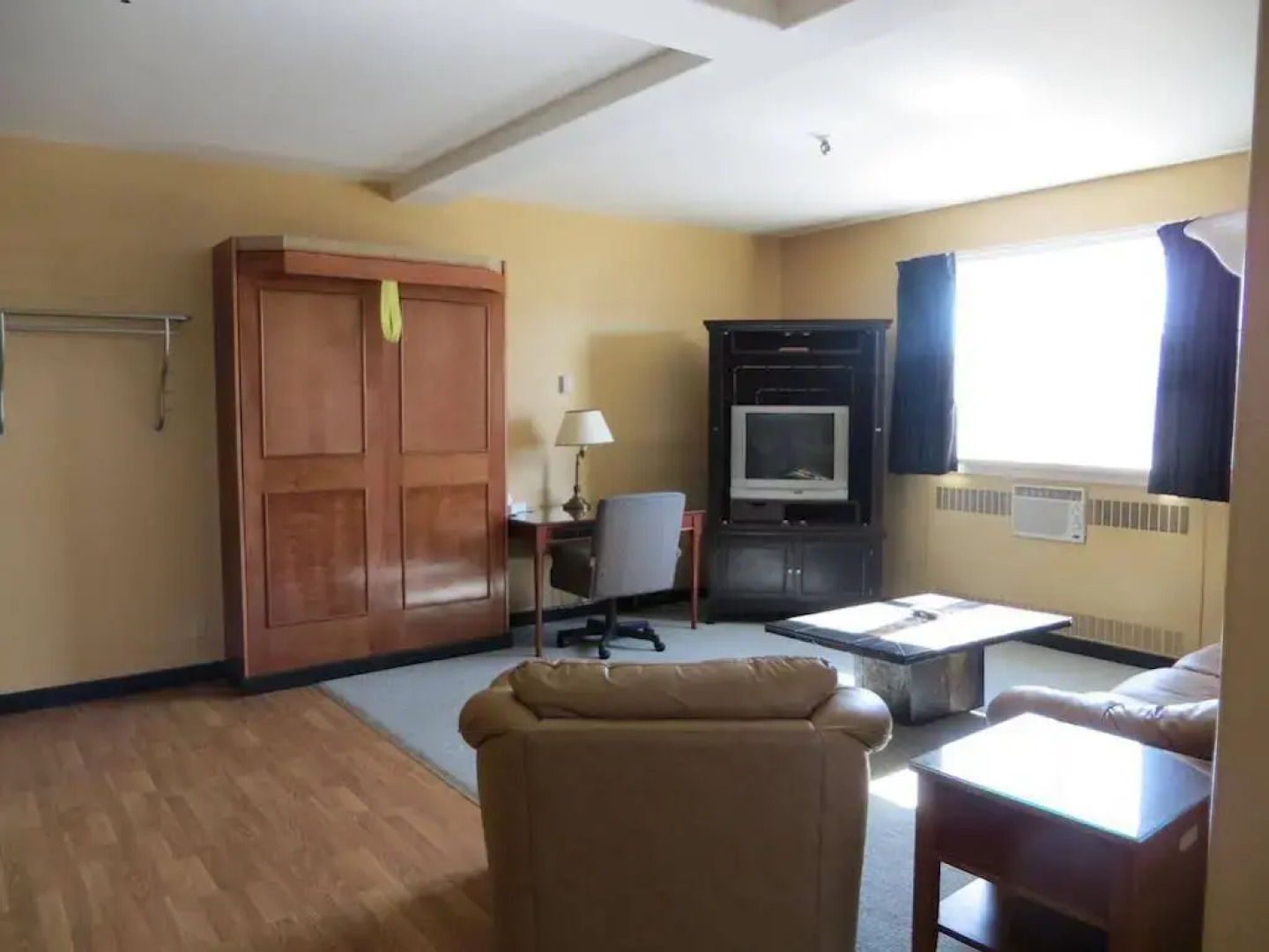 Athabasca Valley Inn & Suites