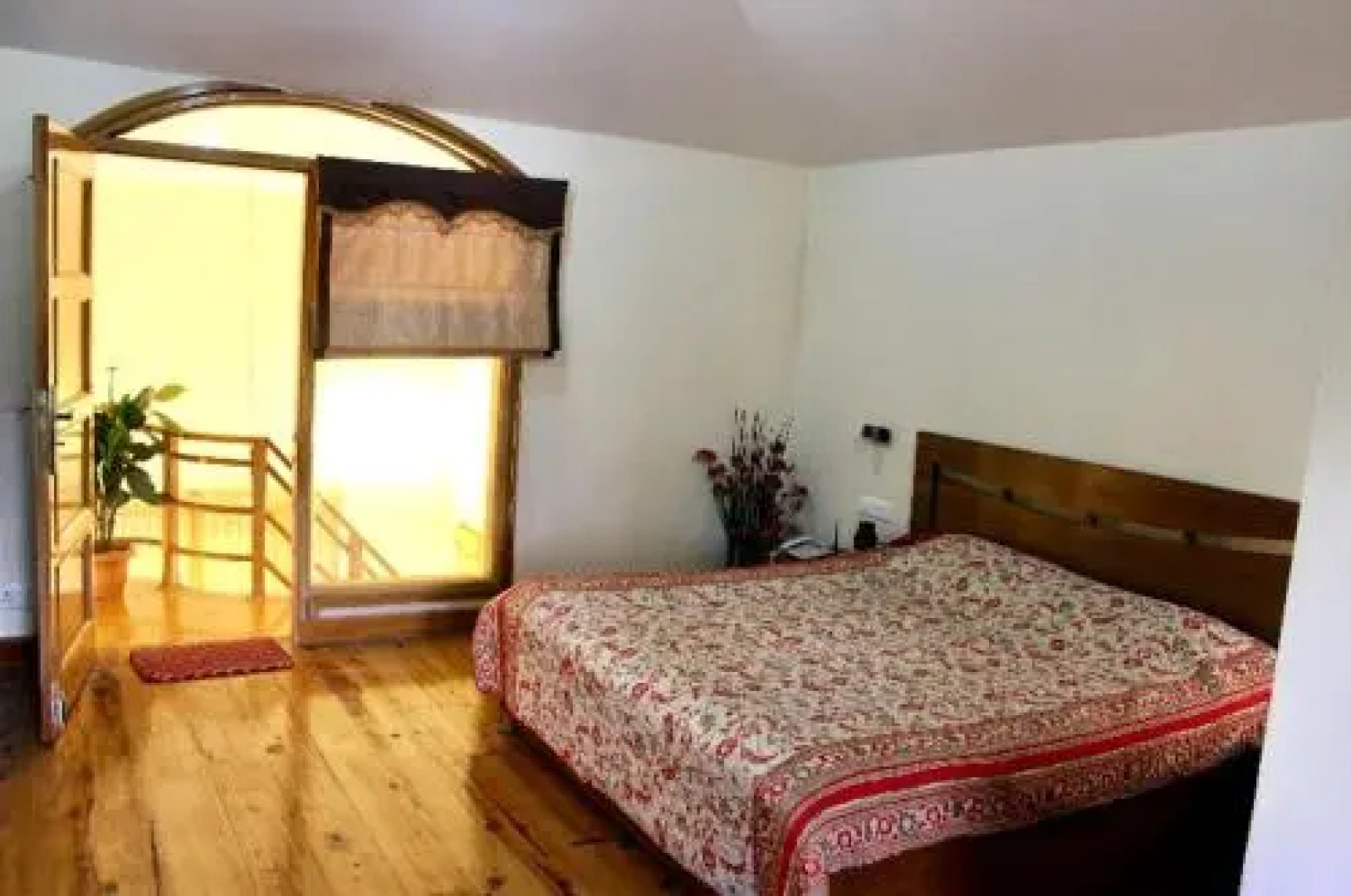 Valley facing chalet, 4 hrs from Delhi