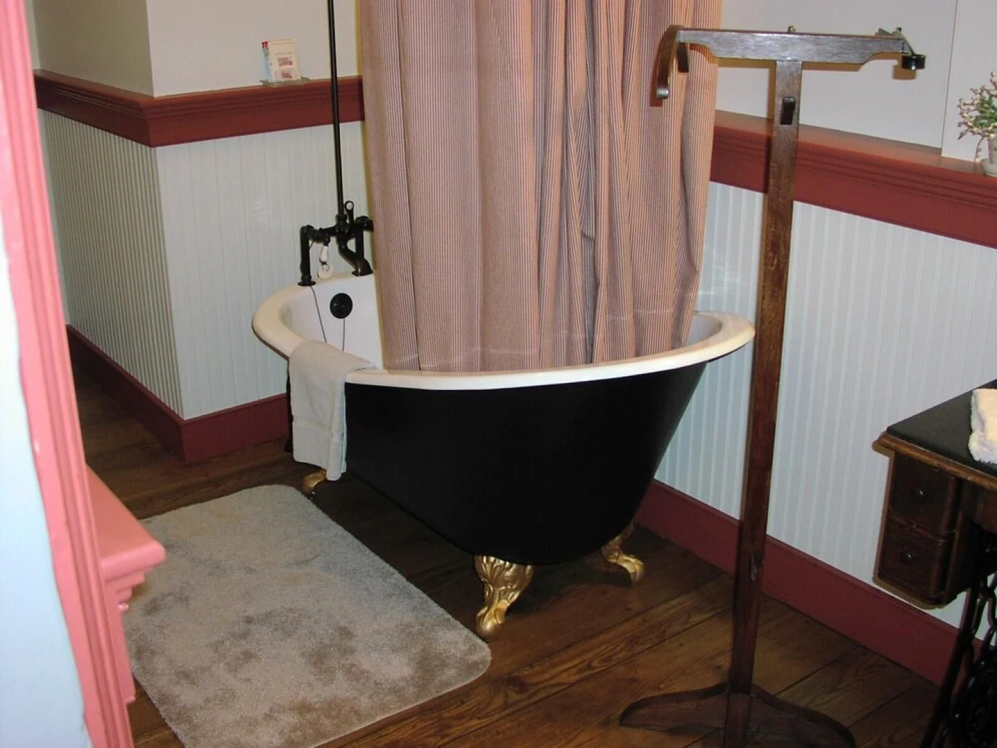 1786 The Limestone Inn Bed & Breakfast