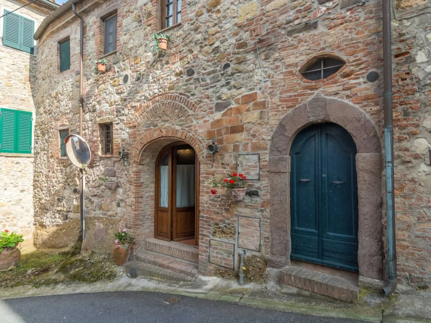 Holiday Home in Town Center with Pool, Garden, Hot Tub