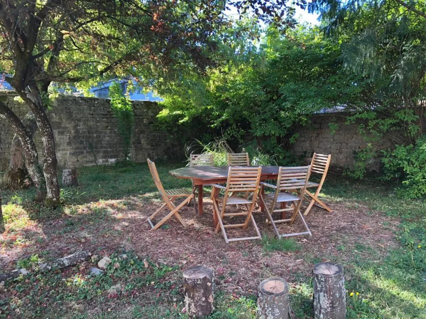 La Maison, 4 appartements 3 étoiles climatisés au centre ville avec jardin proche du Parc et des Thermes