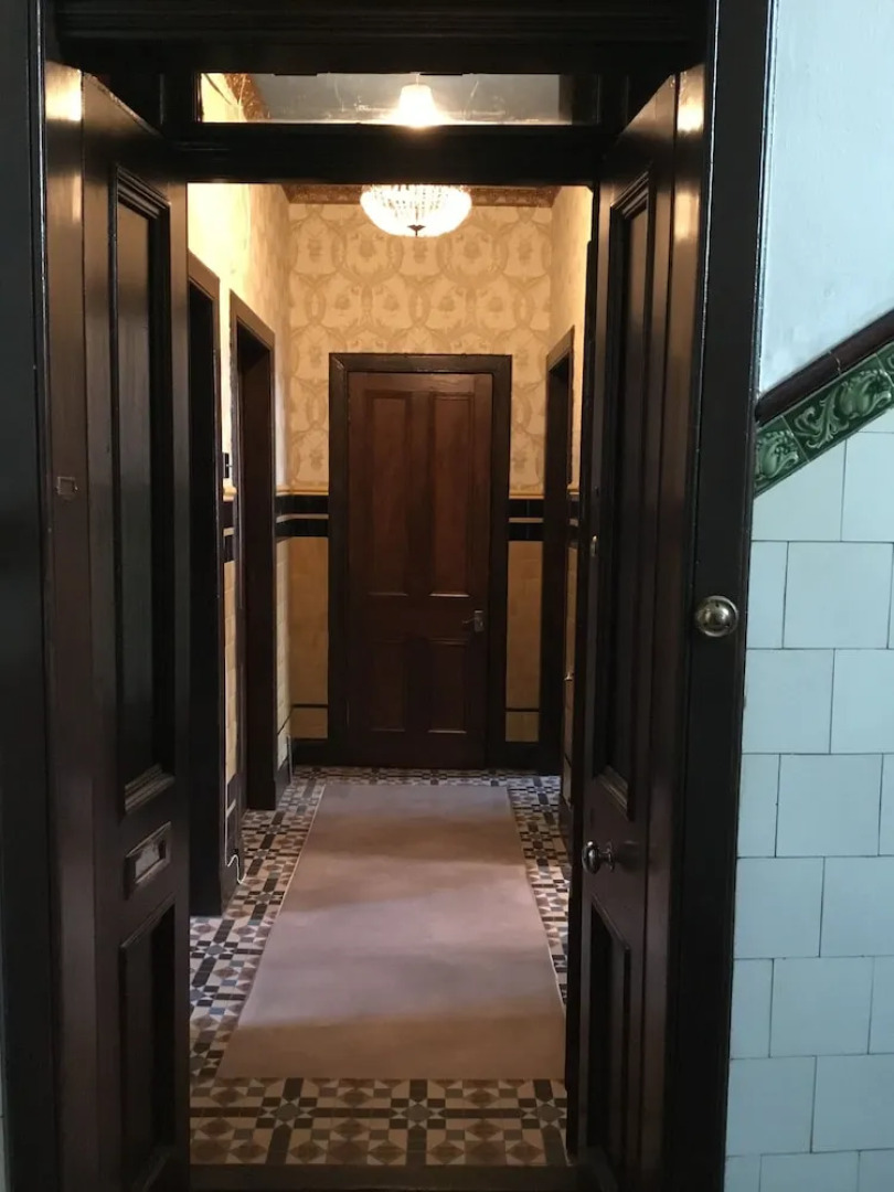 Two Bedroom Victorian Flat in the Centre of Port Glasgow Close to all Amenities