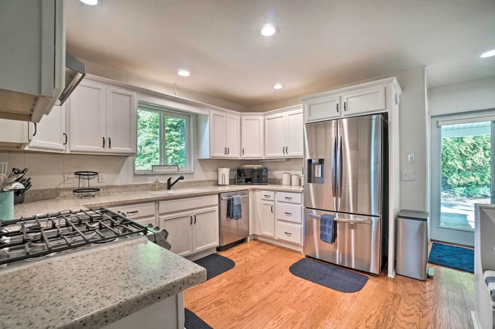 Hayesville Lake Getaway w/ Balcony & Mtn Views!