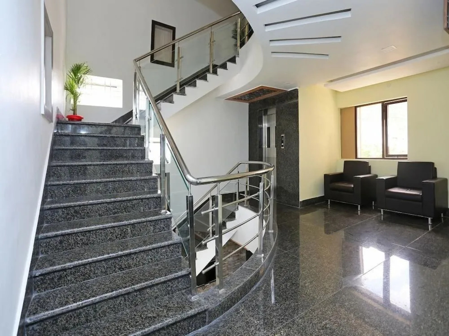 OYO 6709 Hotel L N International