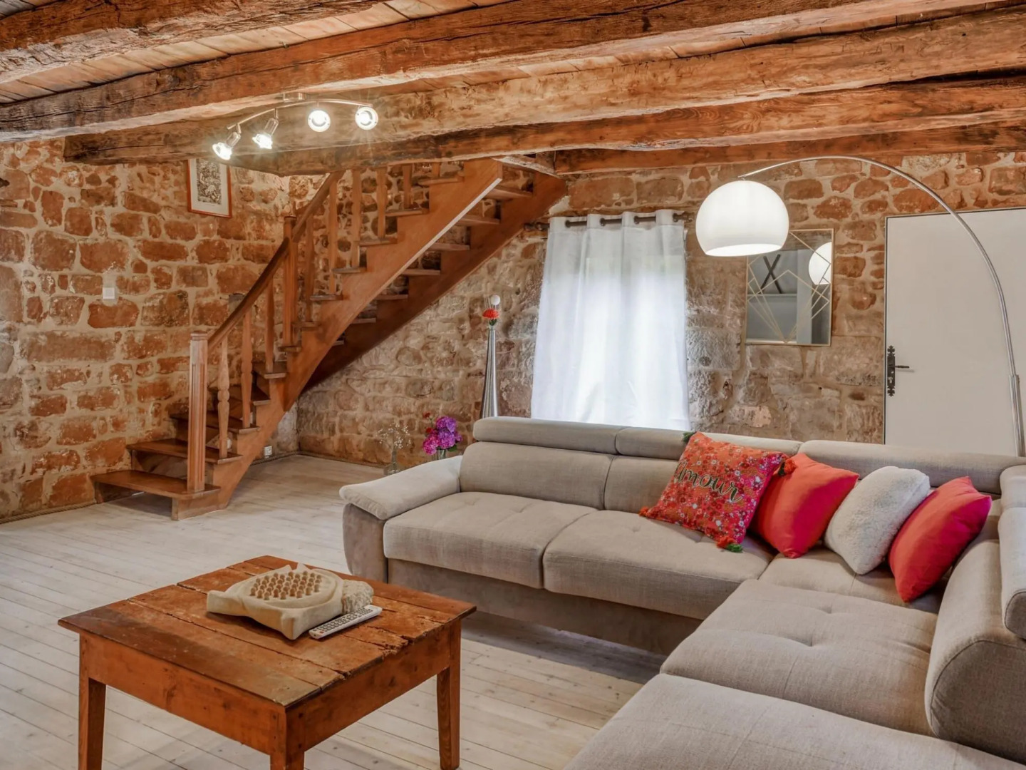 Peaceful Holiday Home in Teillots with Private Pool