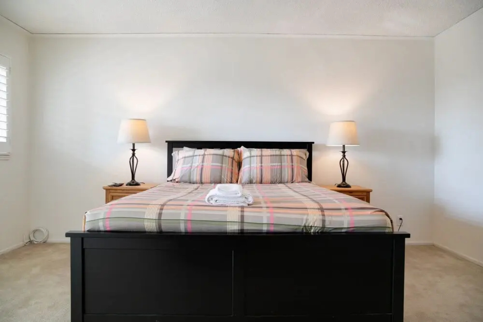 Sunny Pasadena Mansion, Sparkling Heated Pool & Projector Room!