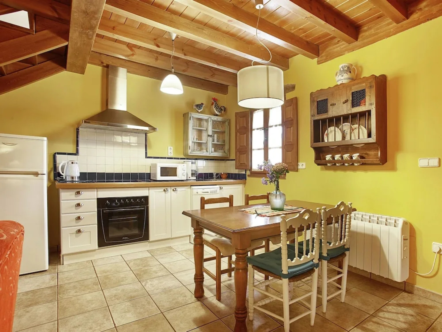 Beautiful Rural House With Pool Near the Beach and the Mountains