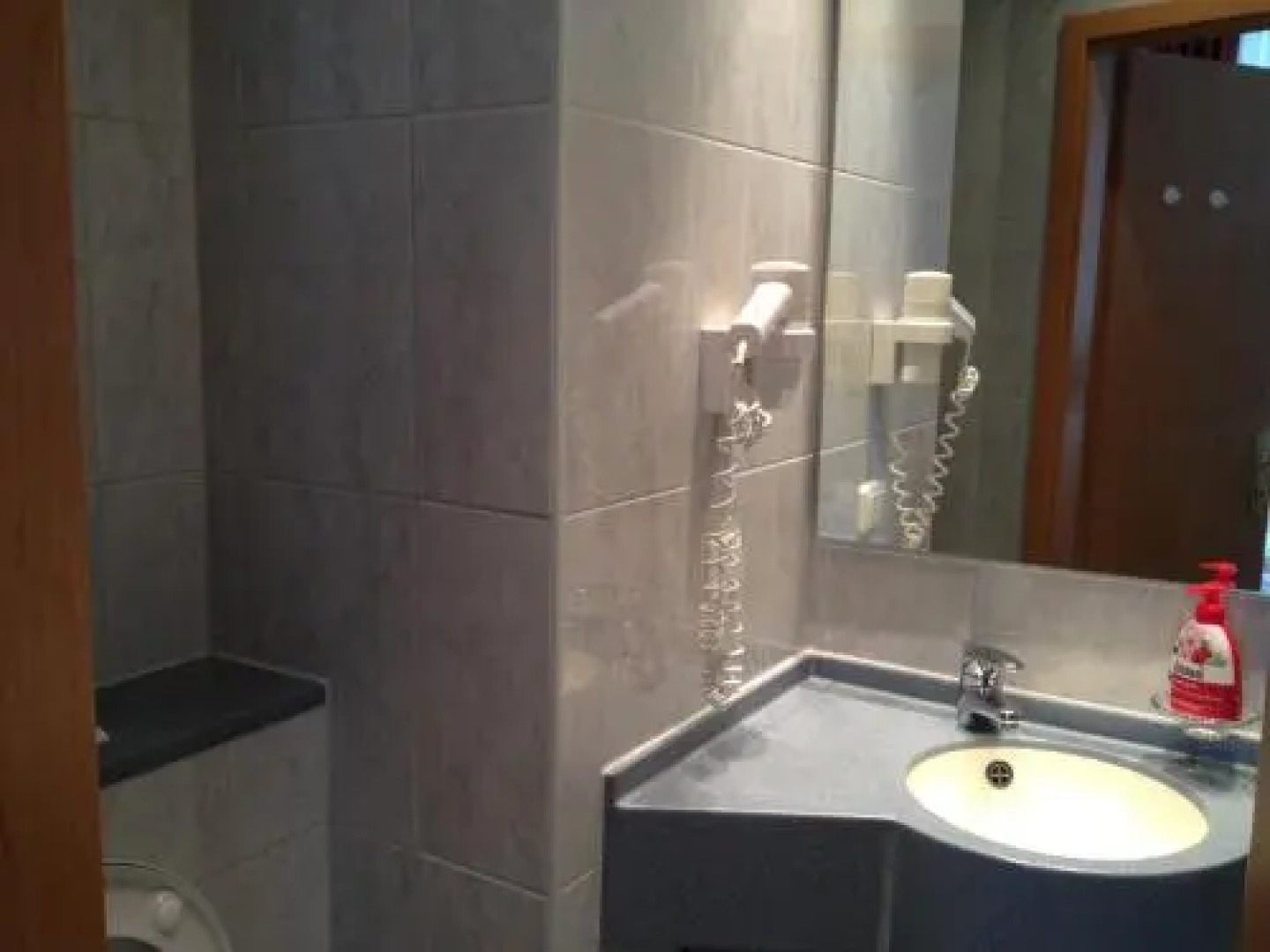 Yumi Hotel Sushi-Steaks & Friends