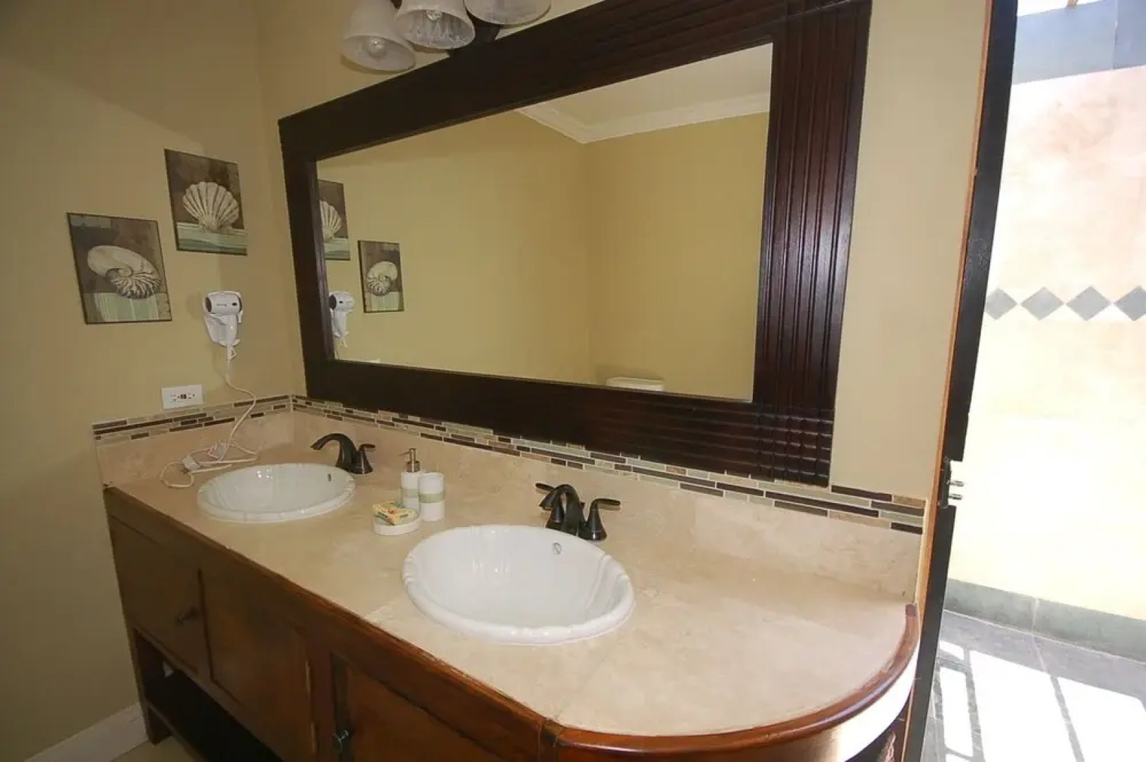 Mai Tai Villa, 4BR by Jamaican Treasures