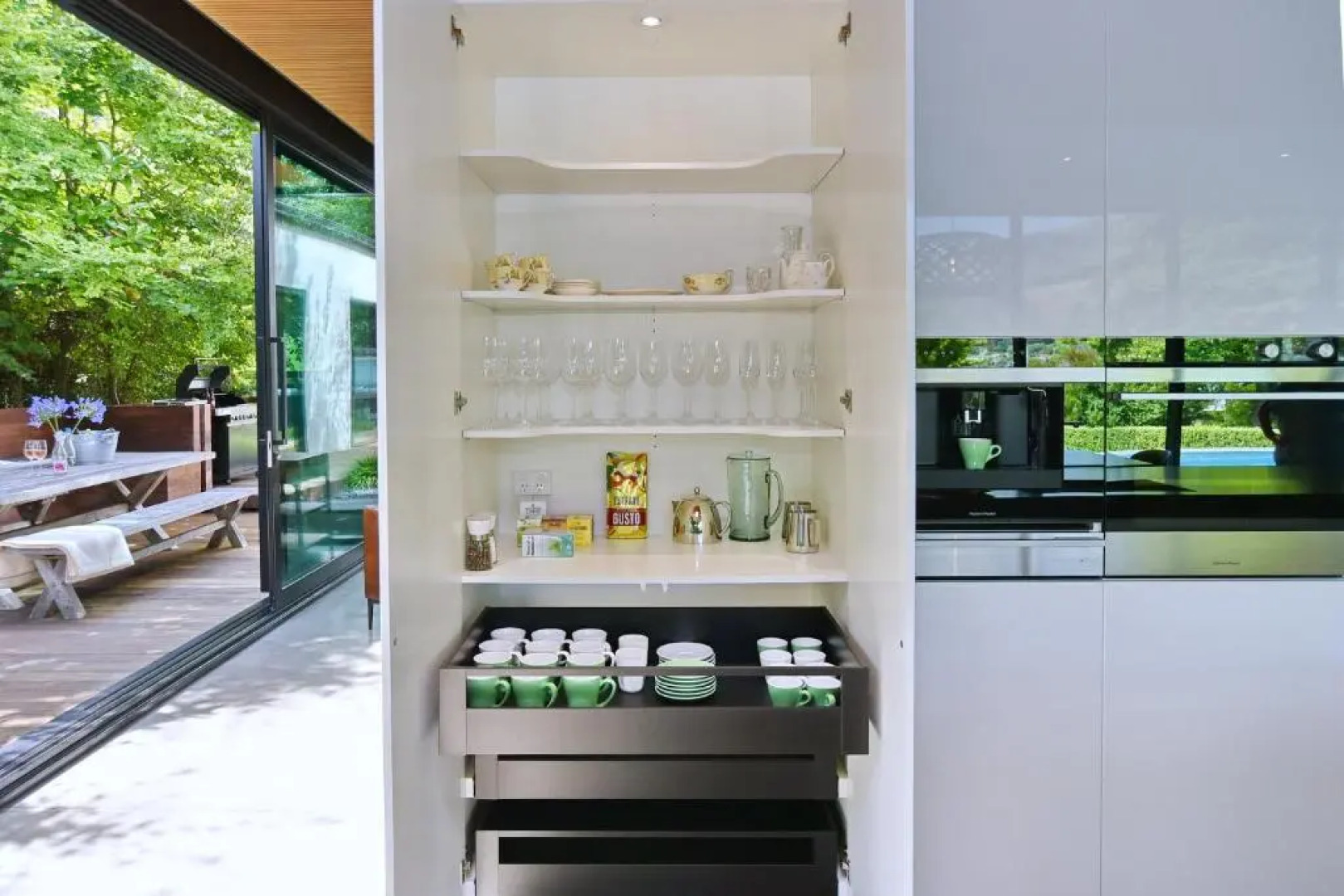 Bridle Path Retreat - Modern Private Luxury