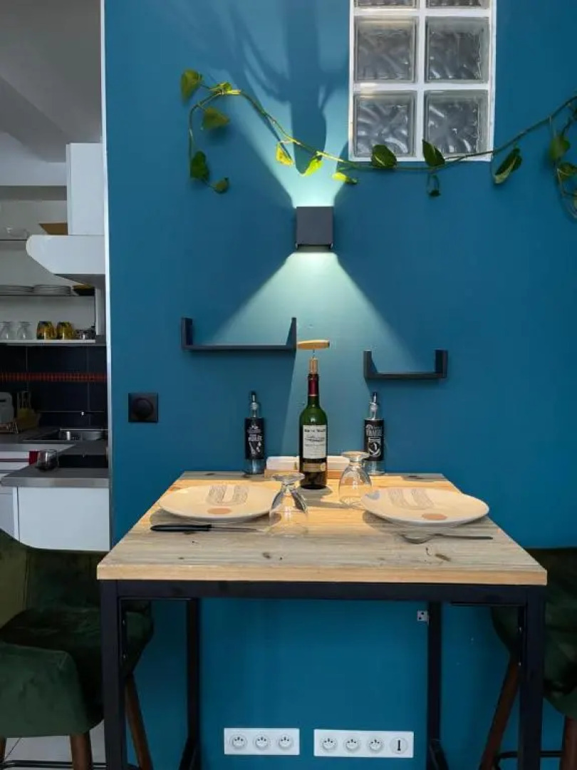 Très beau Studio Lumineux refait a Neuf !