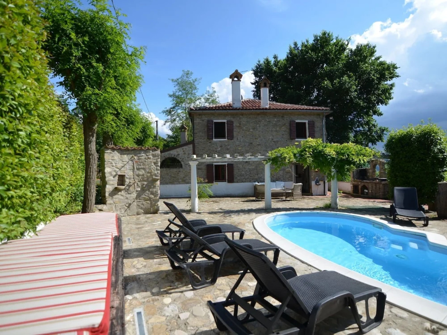Beautiful Villa With Private Swimming Pool, Garden and Panoramic View 10-5