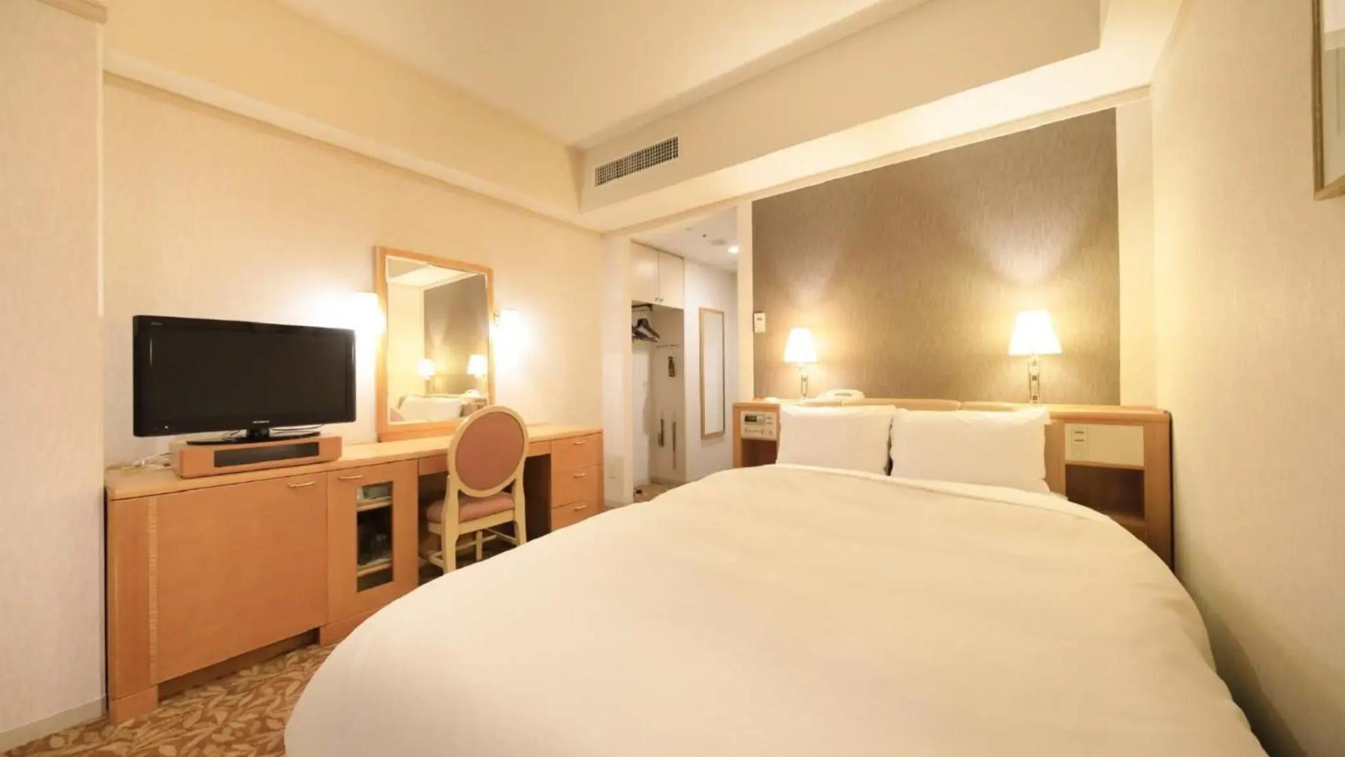 Отель The Crest Hotel Kashiwa