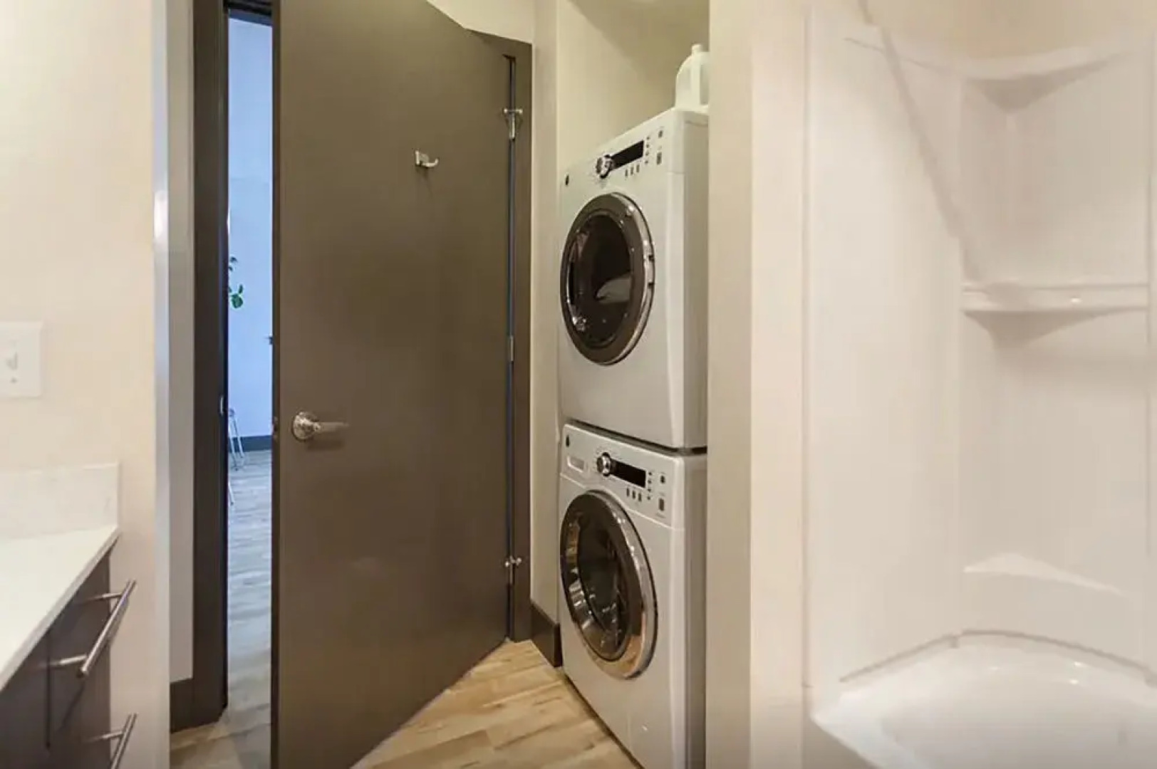 Waterfront Modern Studio Rooftop Views