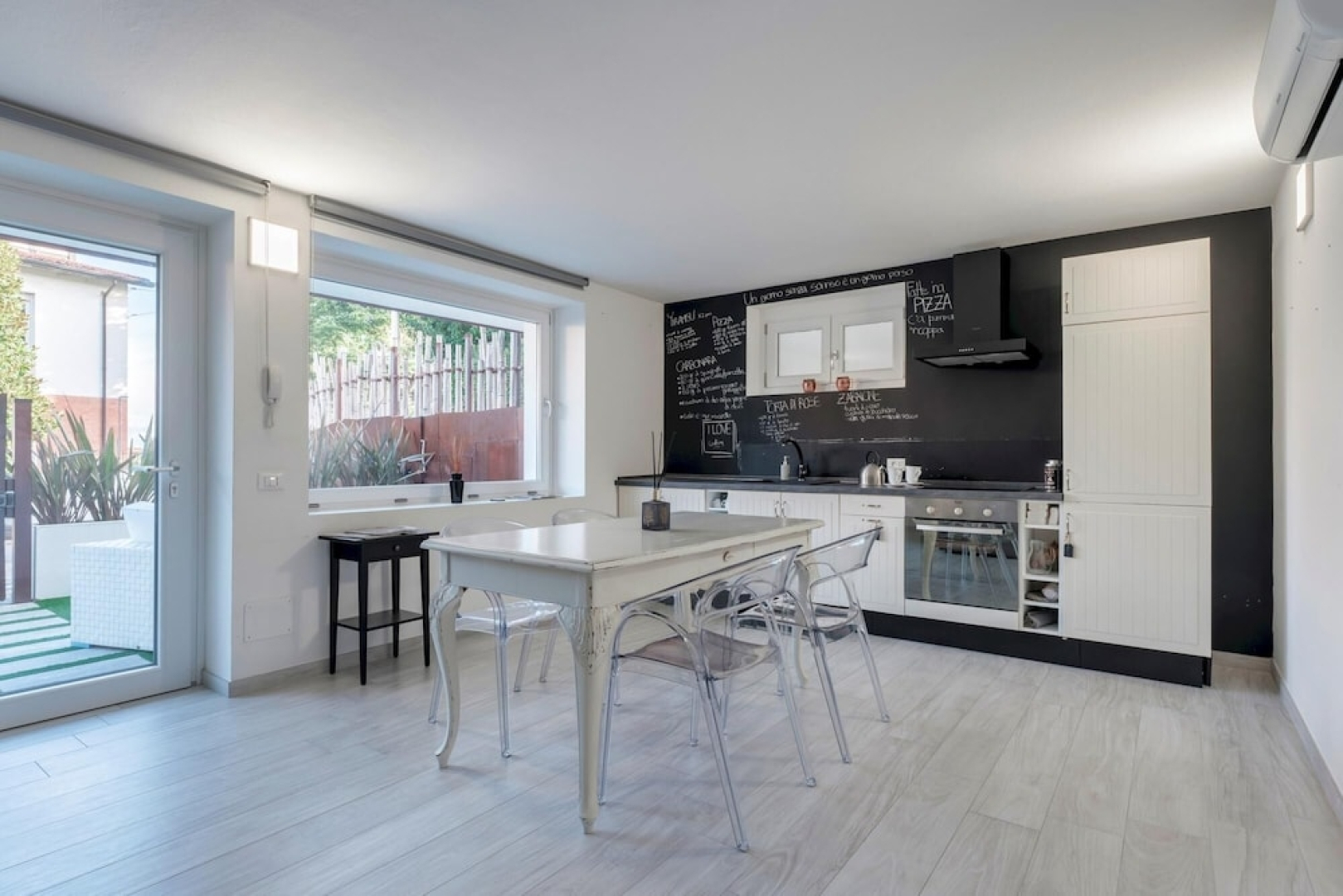 Apt24 - White House With Swimming Pool and Gym 1