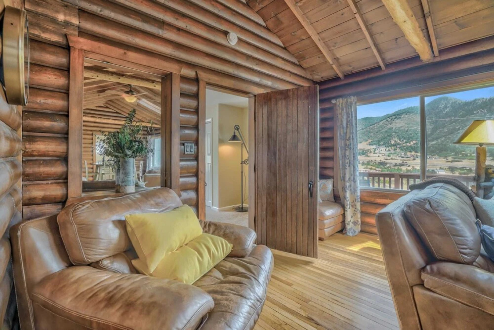 3BD Cowboy Cabin Pikes Peak Mountain Log Cabin