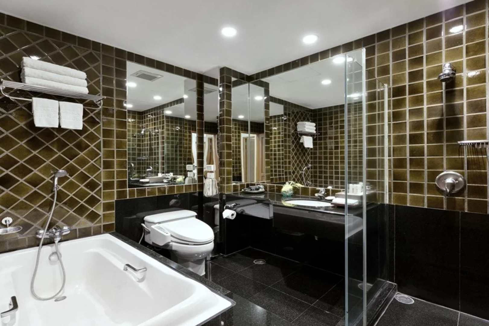 Отель Grande Centre Point Ploenchit