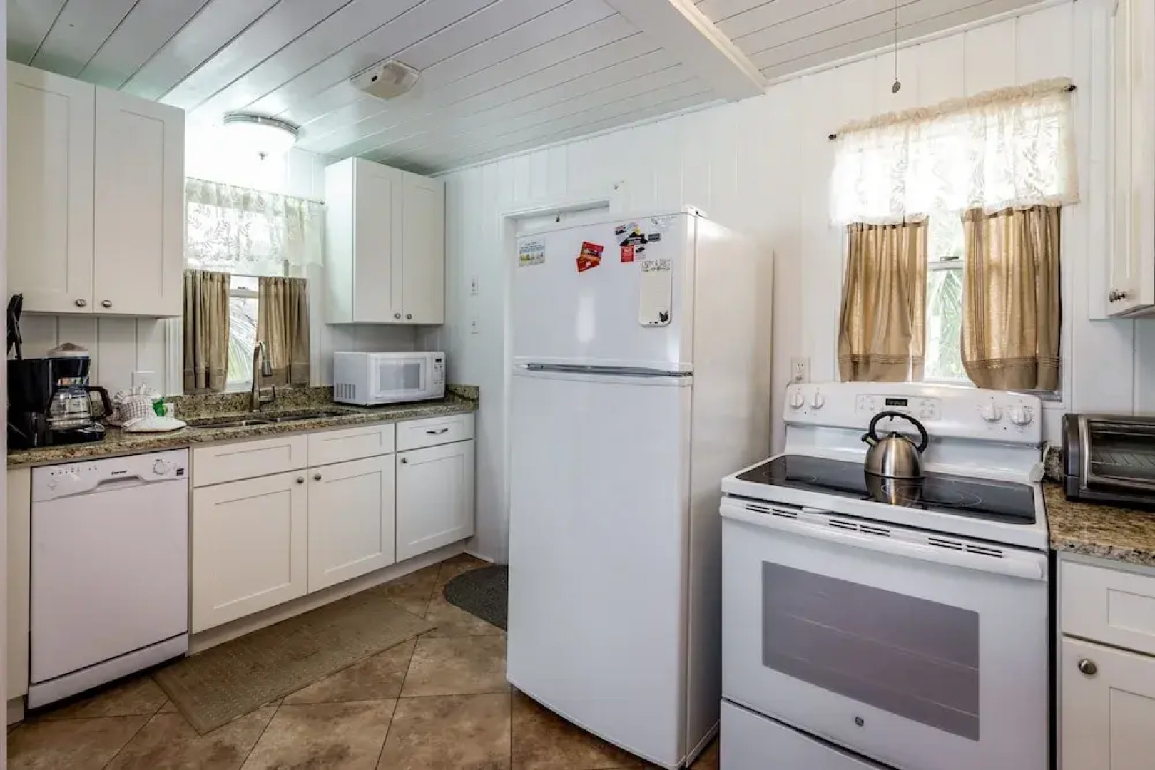 Sandy Toes Cottage by Vacation Rental Pros