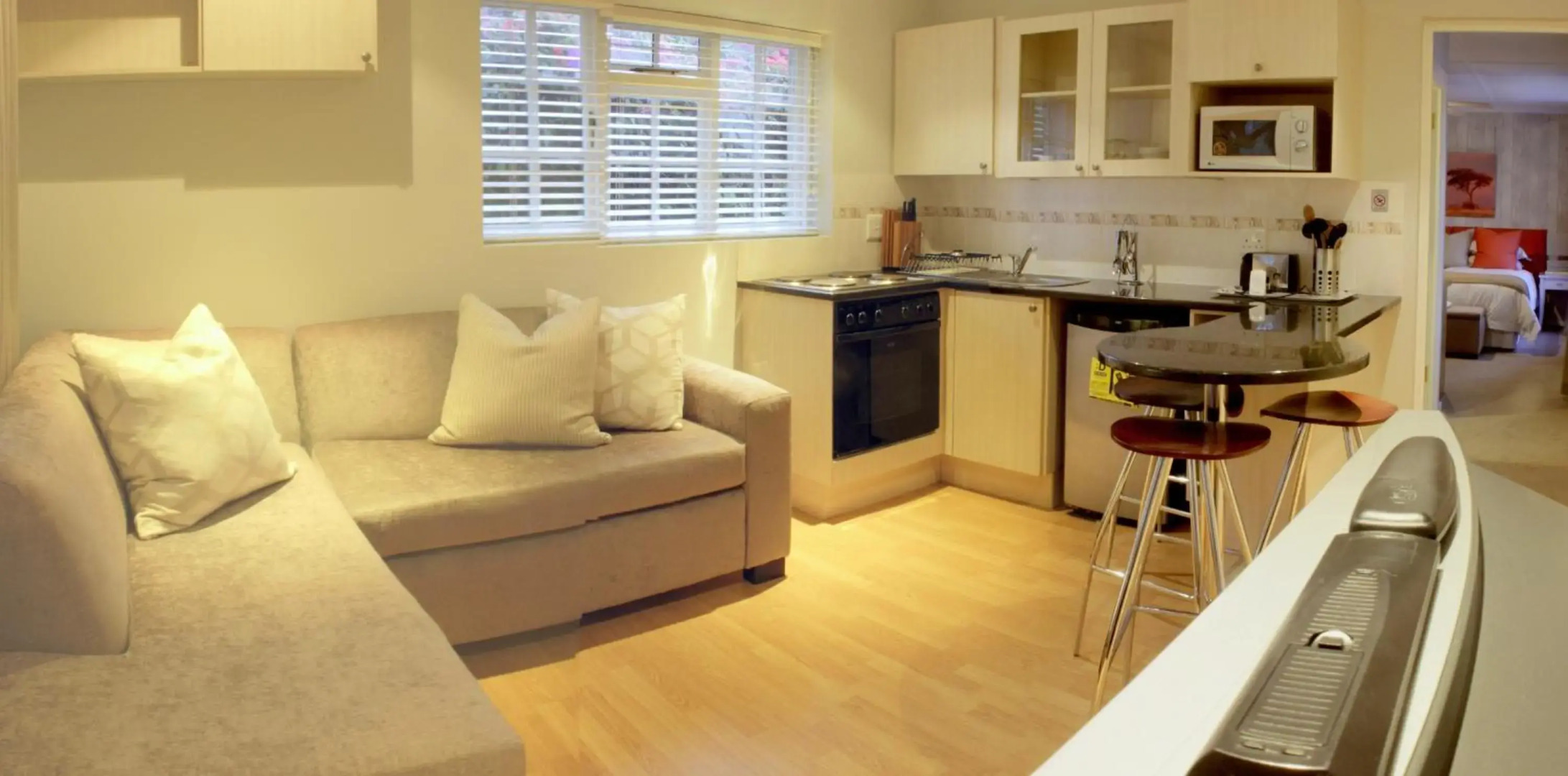 Lodge on Main Guest House and Conference Centre