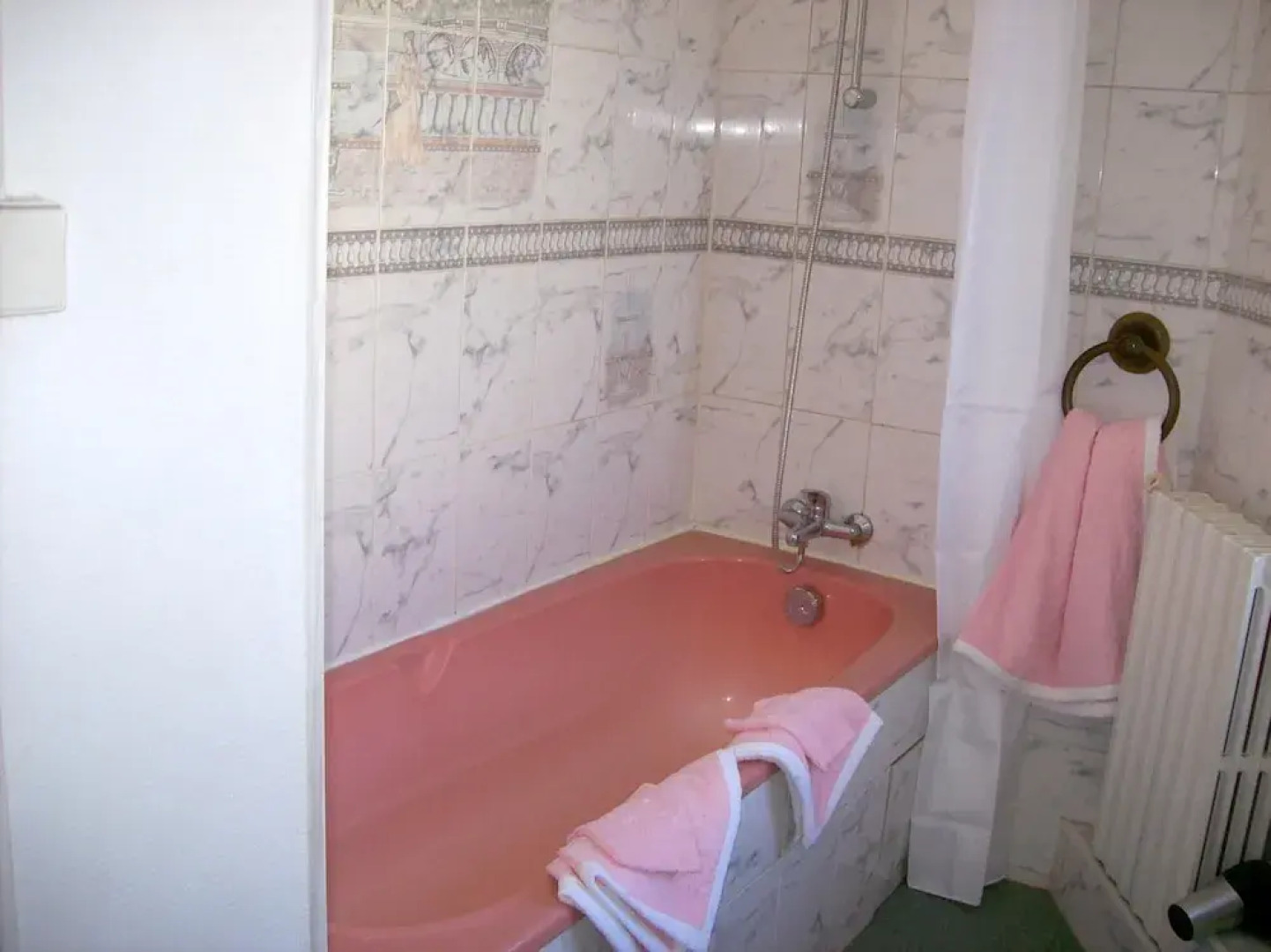 House With 3 Bedrooms in Bourbon-lancy, With Wifi