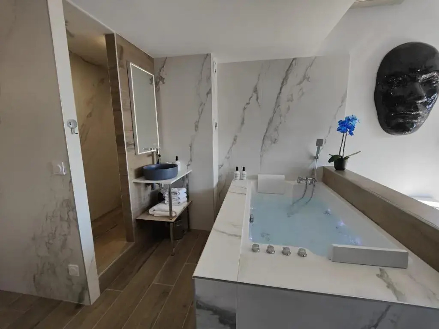 Suites JM - Les Pins Marines - Jacuzzi & Vue Mer