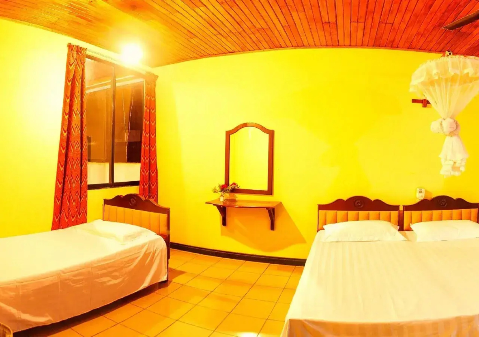 Sana's Beach Guesthouse and Restaurant