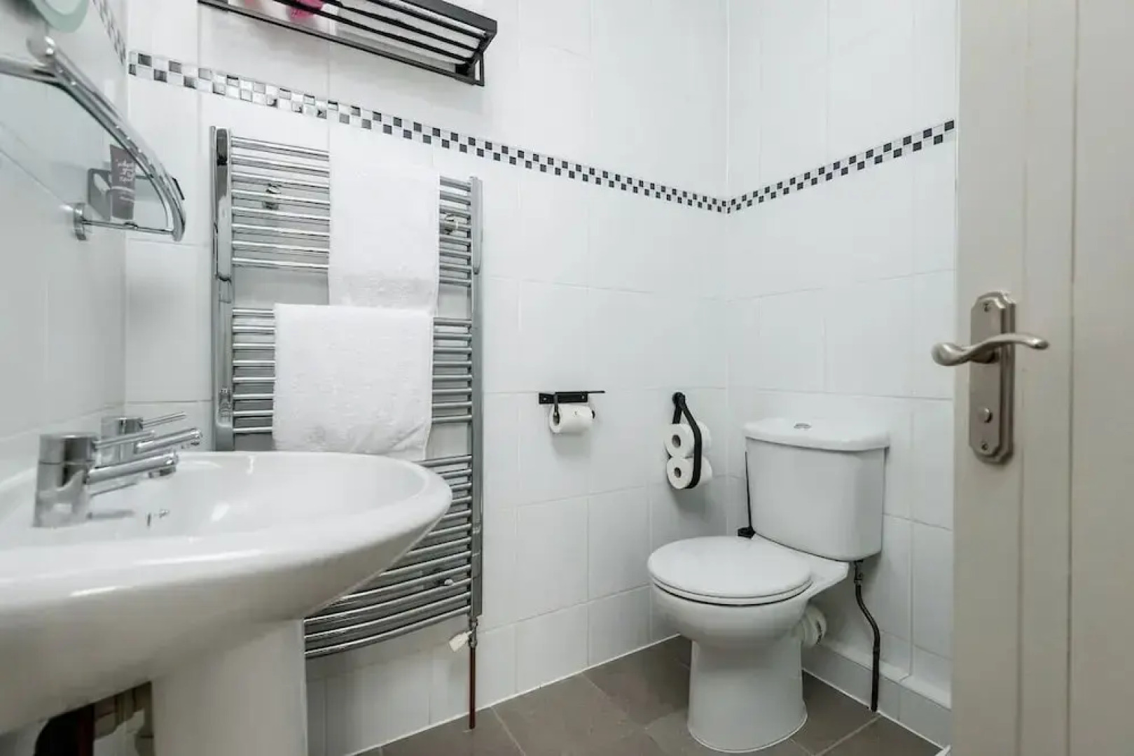 The Set - Room With En-suite