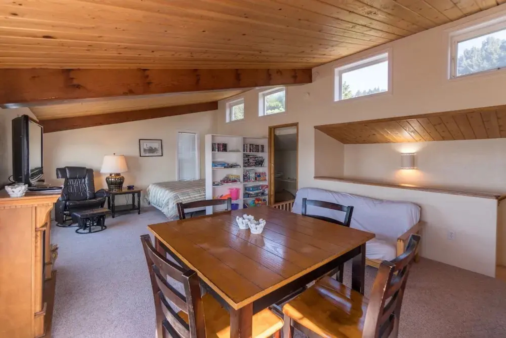 Whale Pointe 2 Br cottage by RedAwning