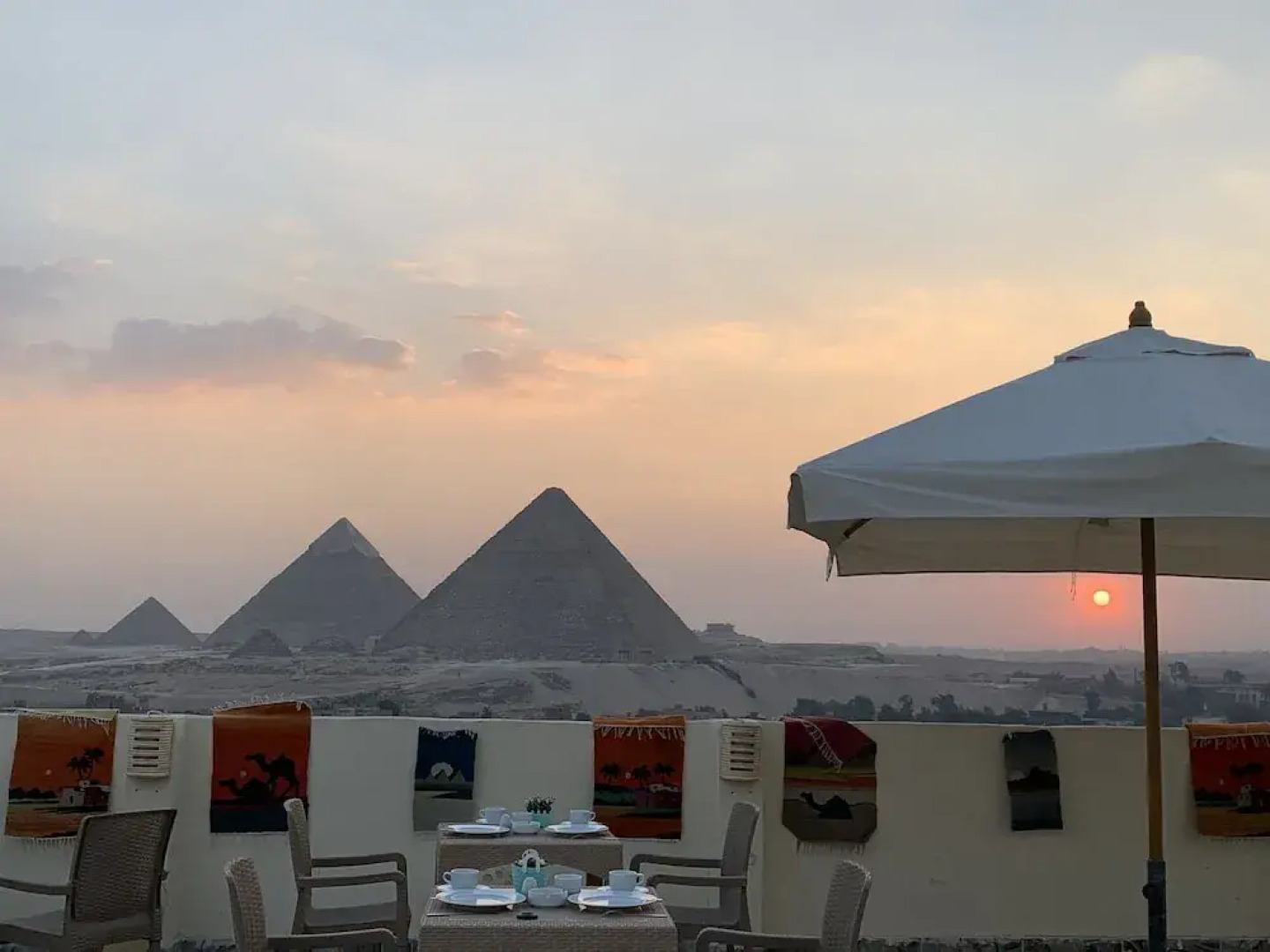 9 Pyramids Inn